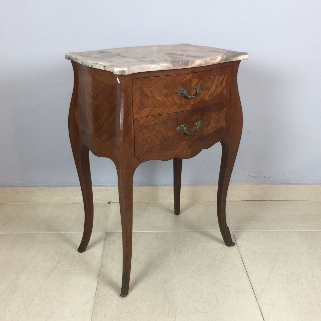 Par de mesas de luz estilo Luis XVI