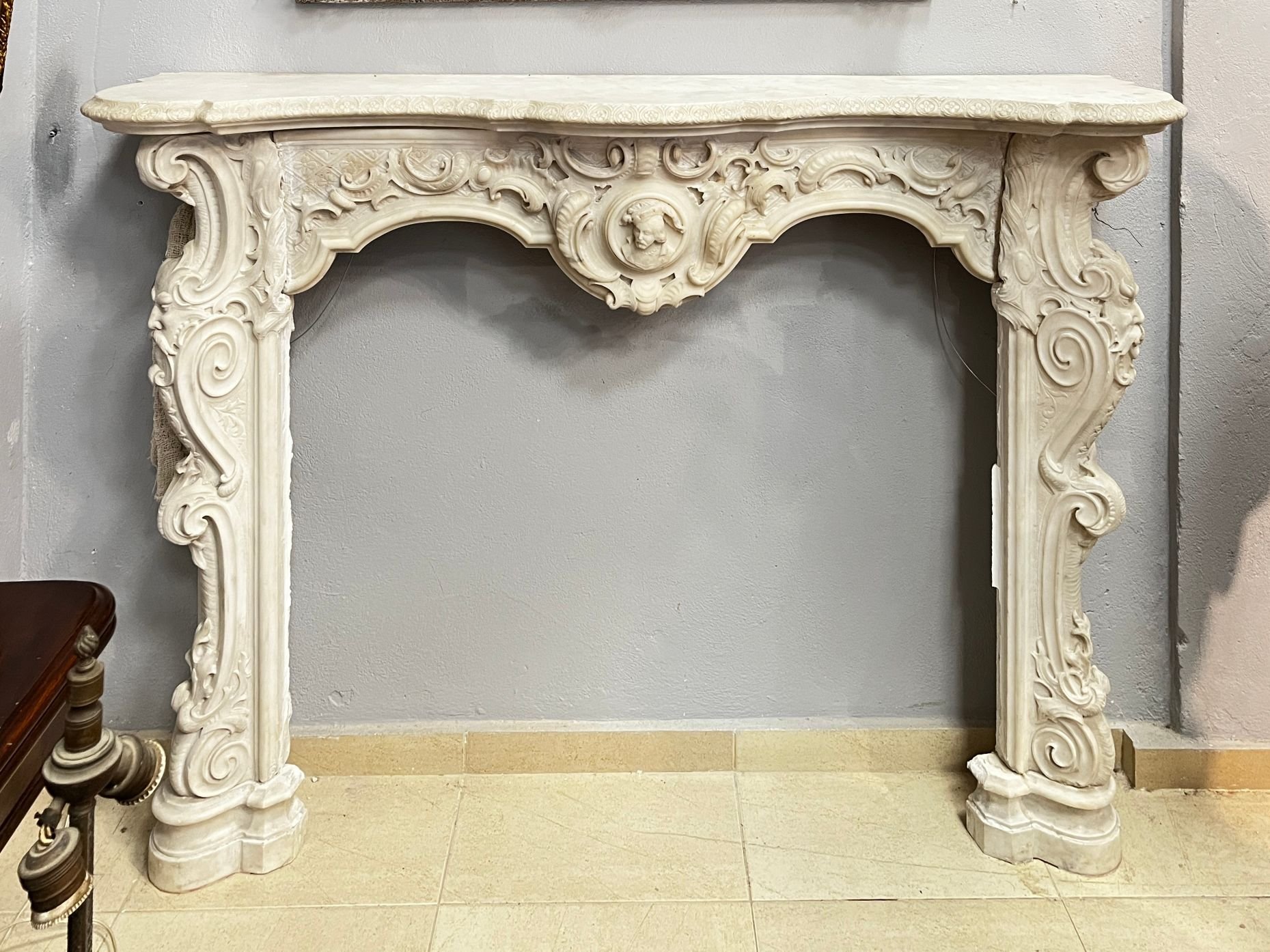 Frente de estufa en mármol de Carrara