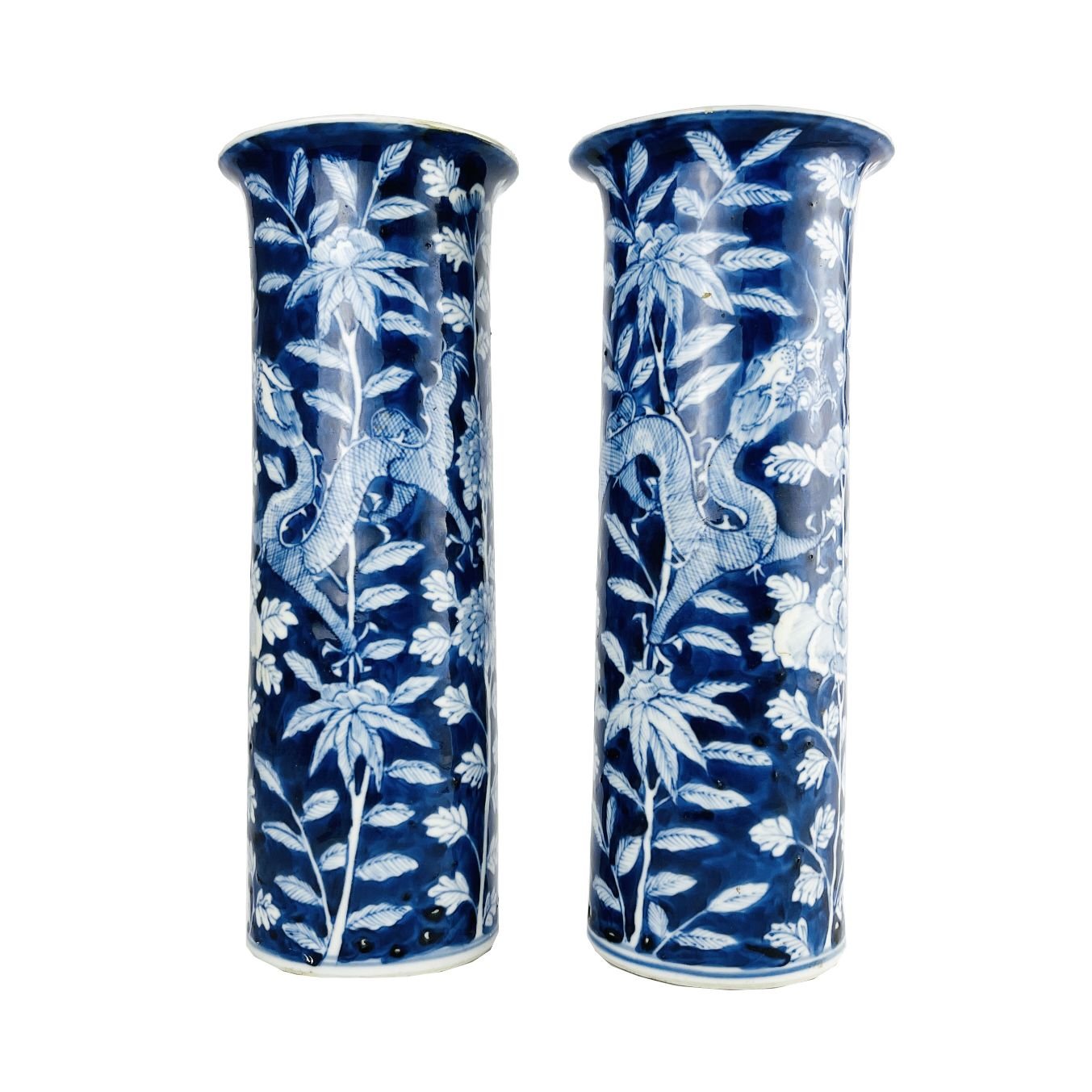 Par de jarrones chinos en porcelana azul y blanca