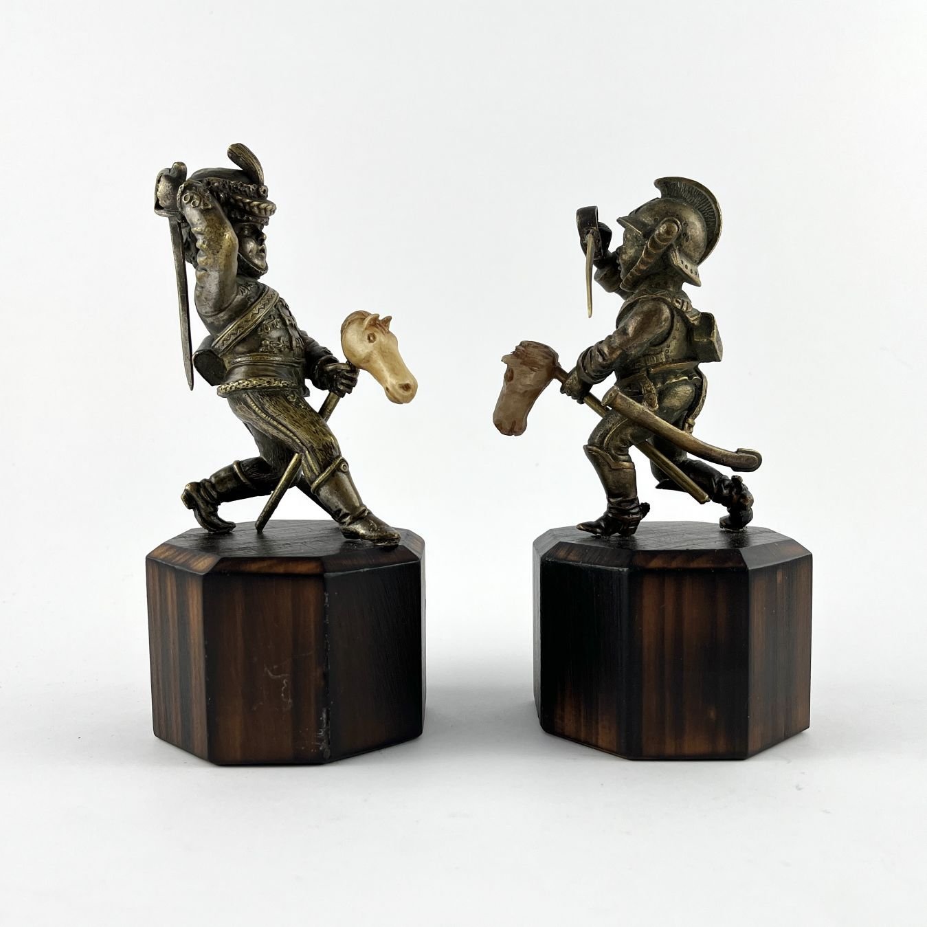 Par de esculturas en bronce