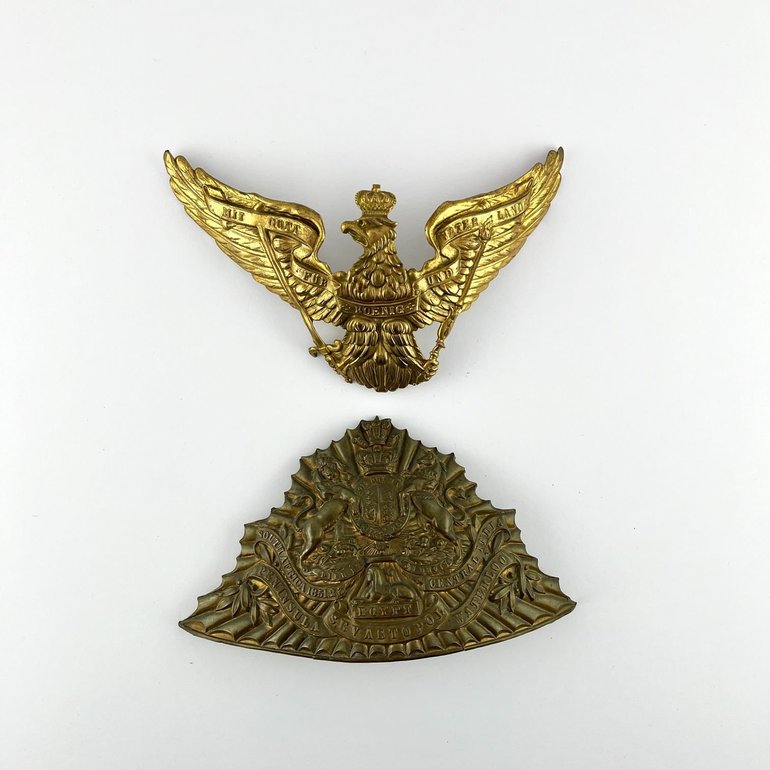 Dos insignias alemanas para pickelhabube