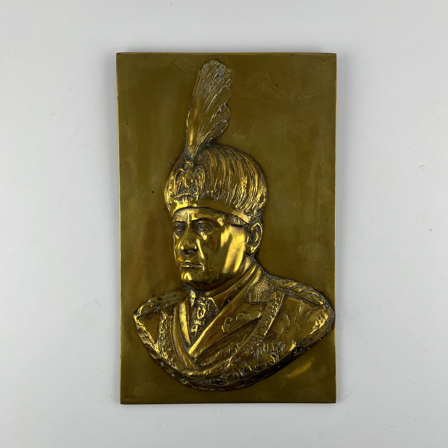 Placa en bronce. "Benito Mussolini"