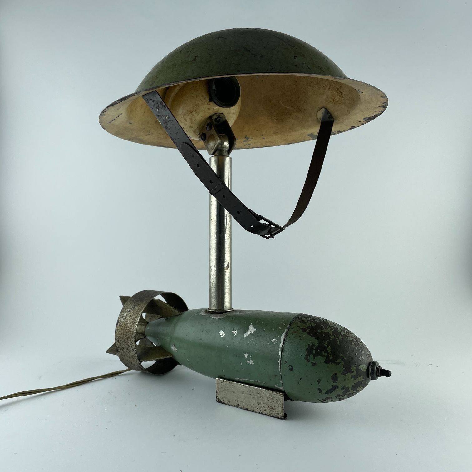 Lámpara de sobremesa con casco Tommy