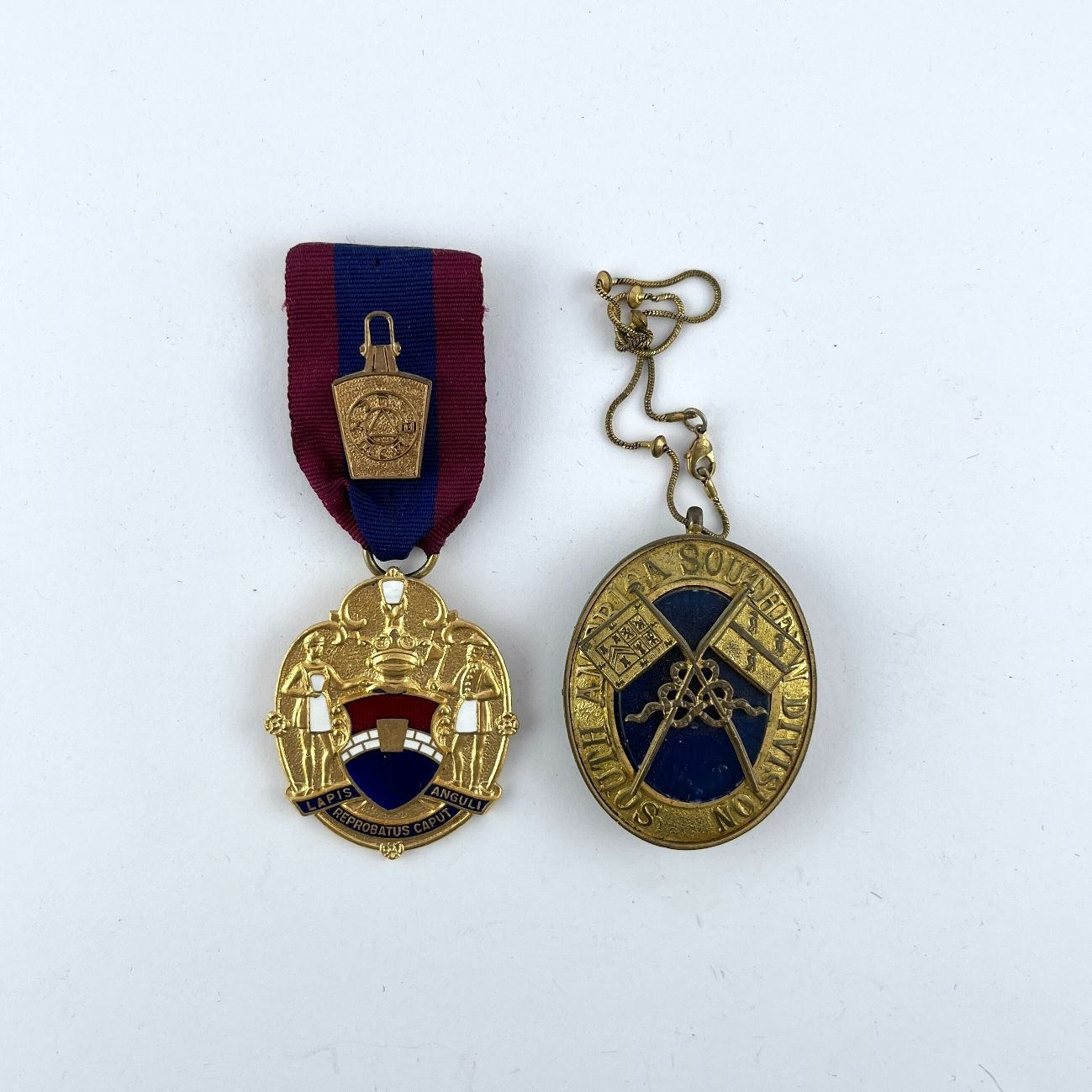 Dos medallas masónicas