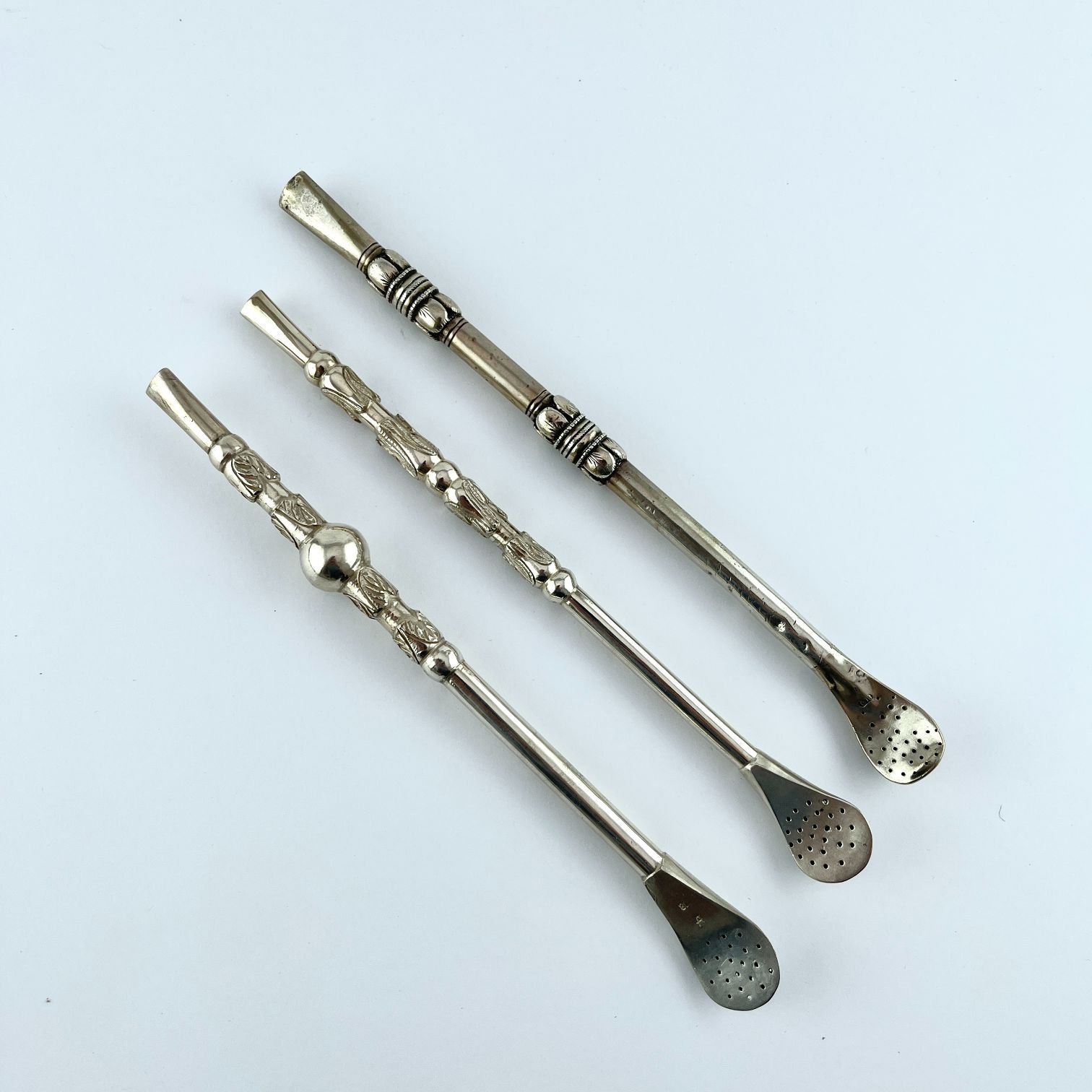 Tres bombillas en plata