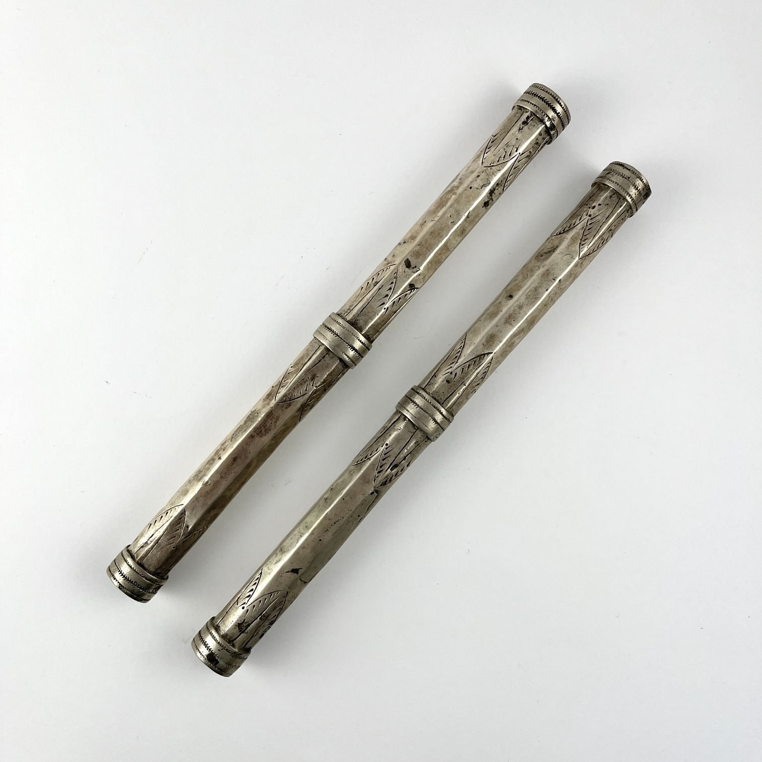 Par de pasadores en plata