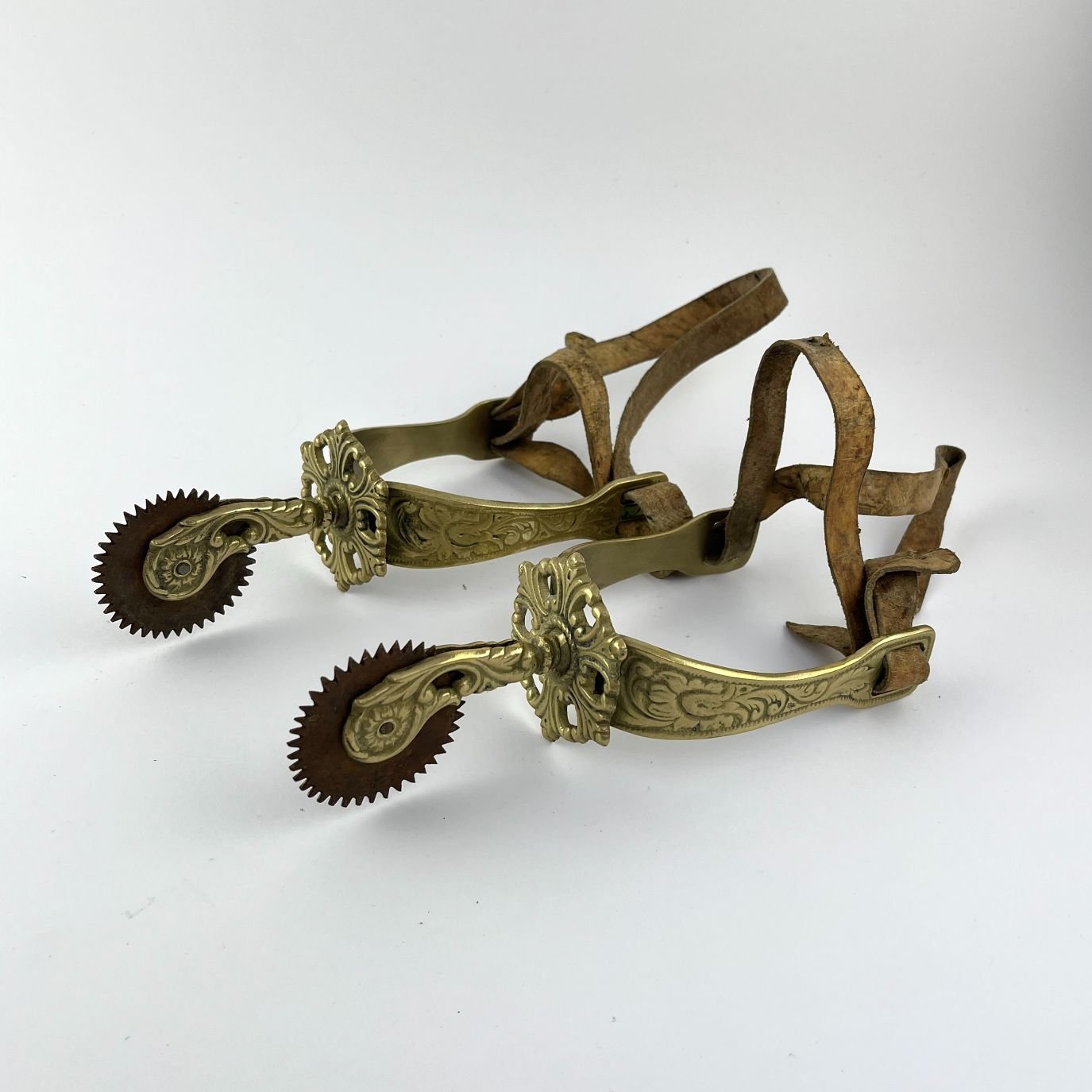 Par de espuelas en bronce