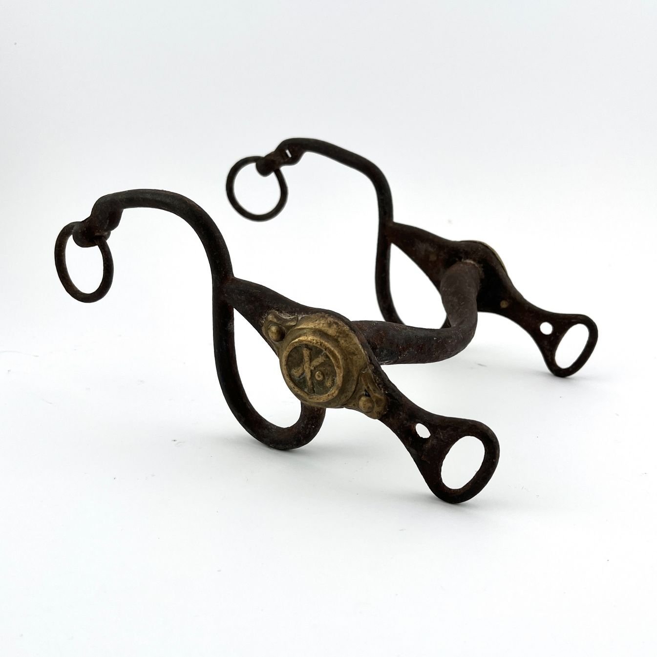 Freno militar uruguayo en hierro y bronce