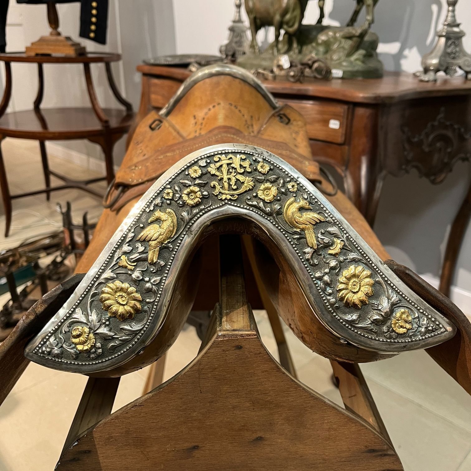 Recado uruguayo en cuero plata y oro