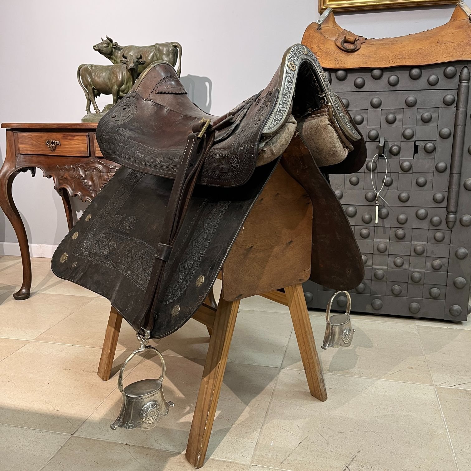 Recado uruguayo en cuero plata y oro