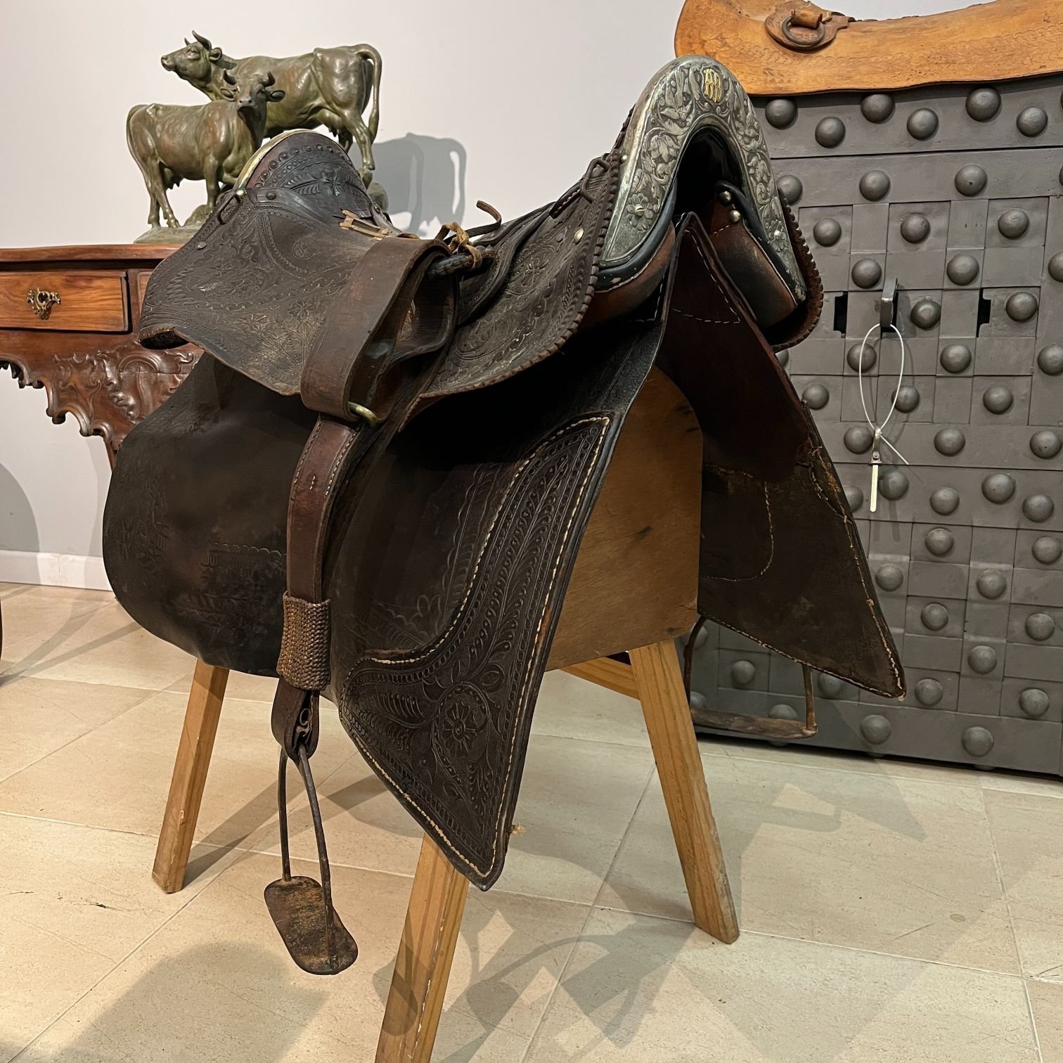 Recado uruguayo en cuero plata y oro