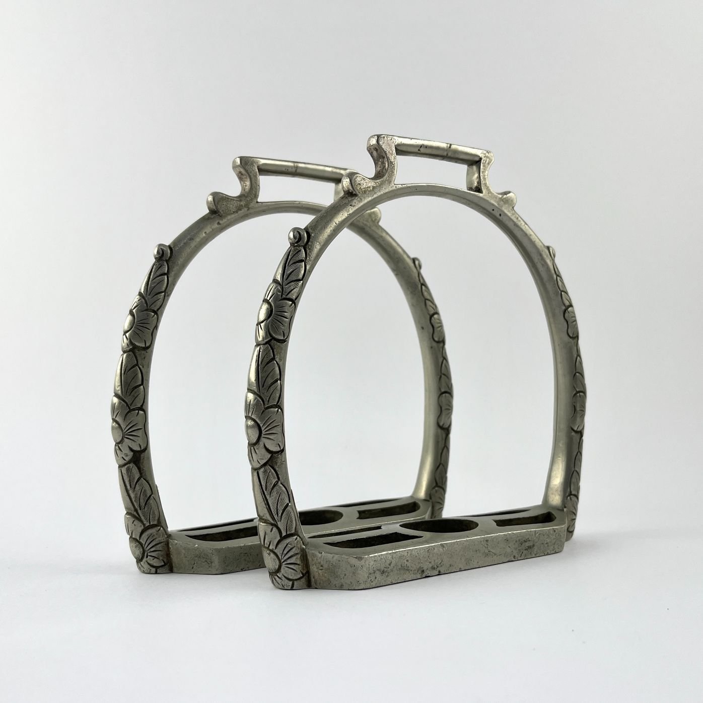 Par de estribos en metal