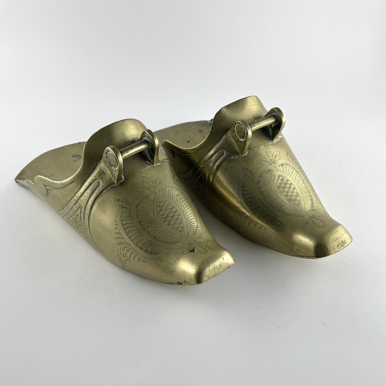 Par de estribos en bronce