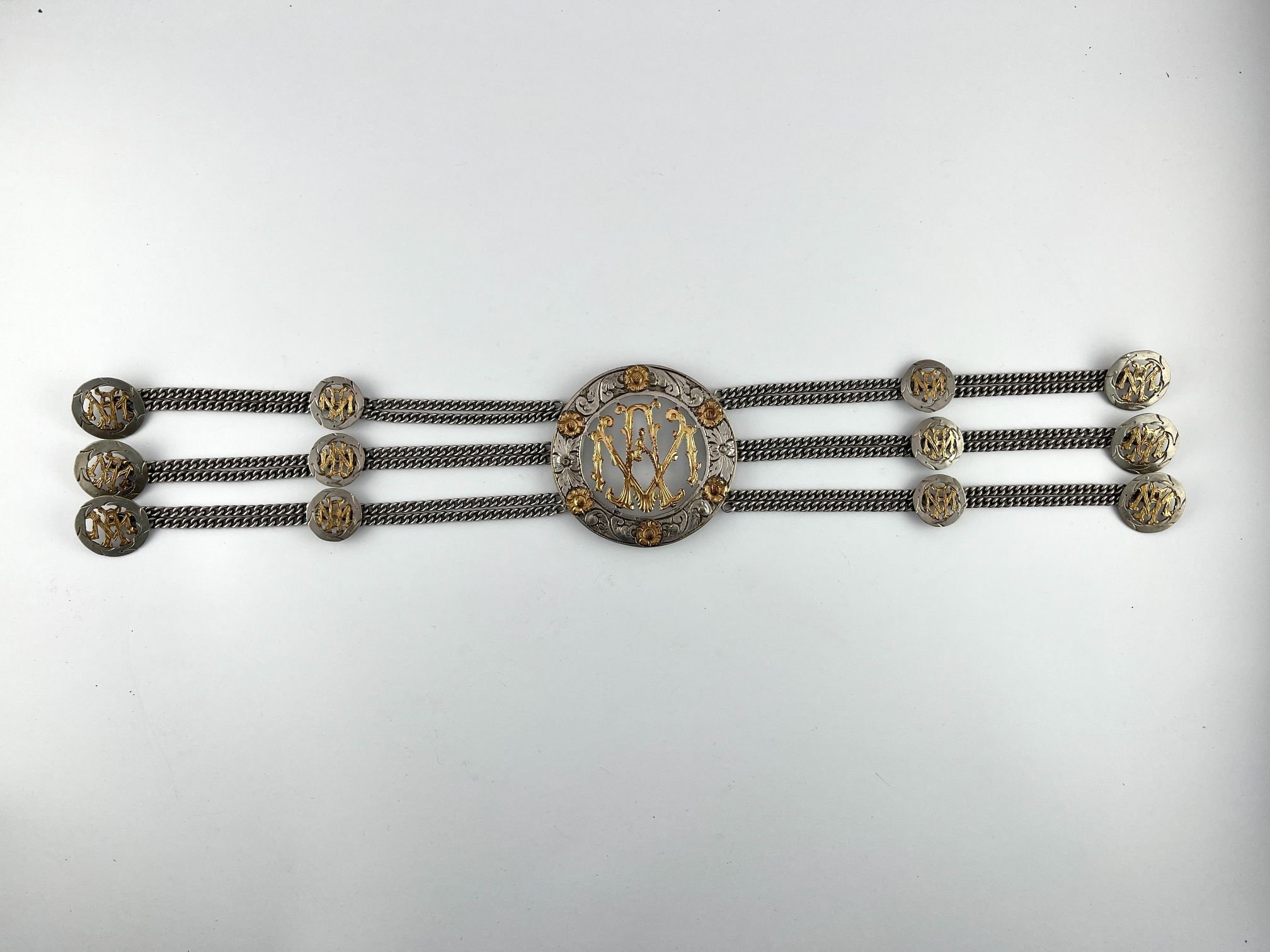 Rastra gaucha en plata y oro