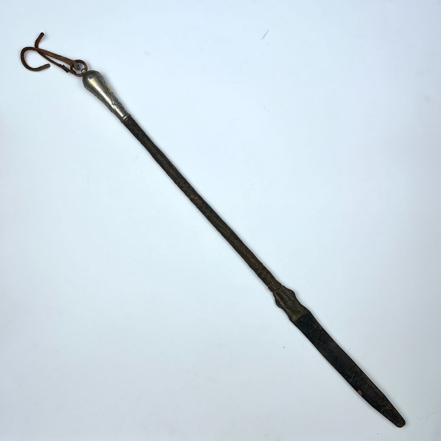 Rebenque en cuero, plata y oro