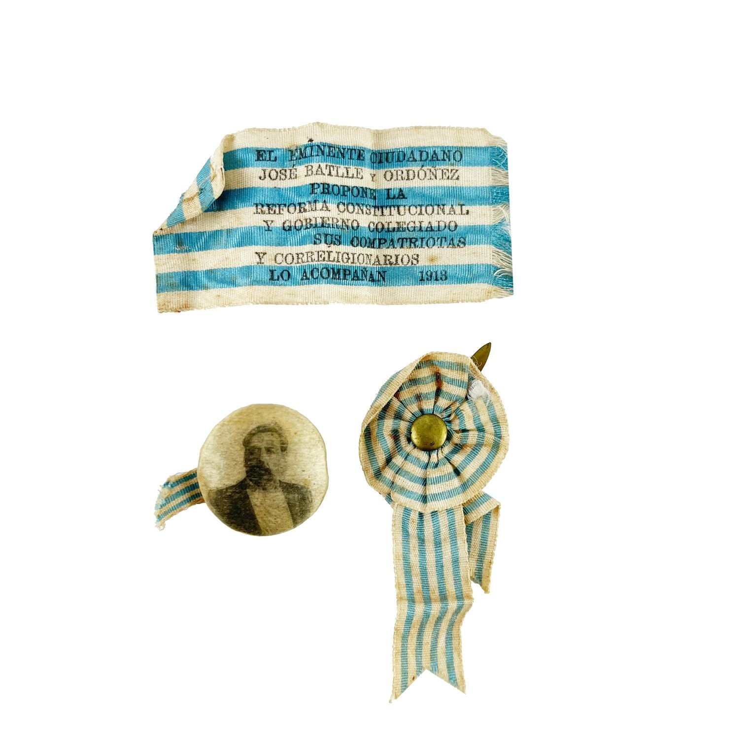 Escarapela y dos pines pertenecientes a José Batlle y Ordóñez