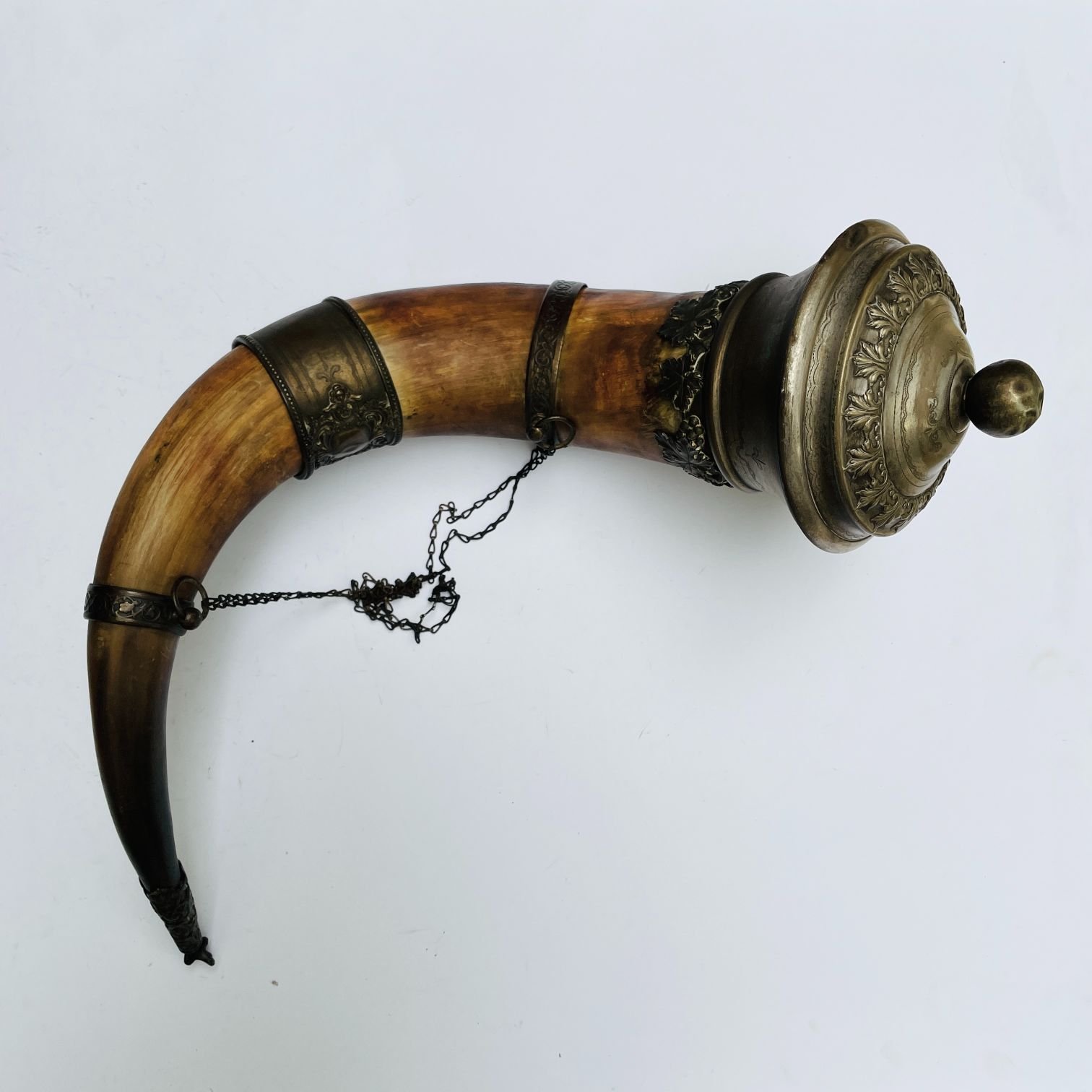 Chifle en guampa y metal plateado