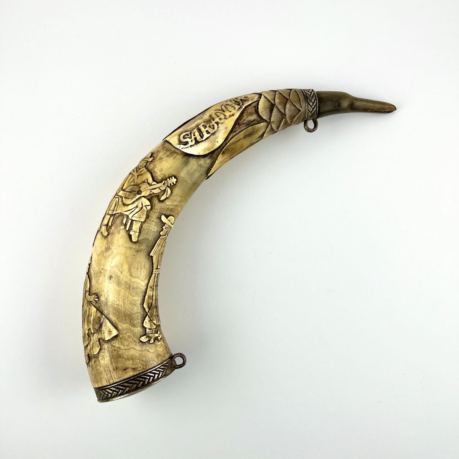 Chifle en guampa y metal plateado