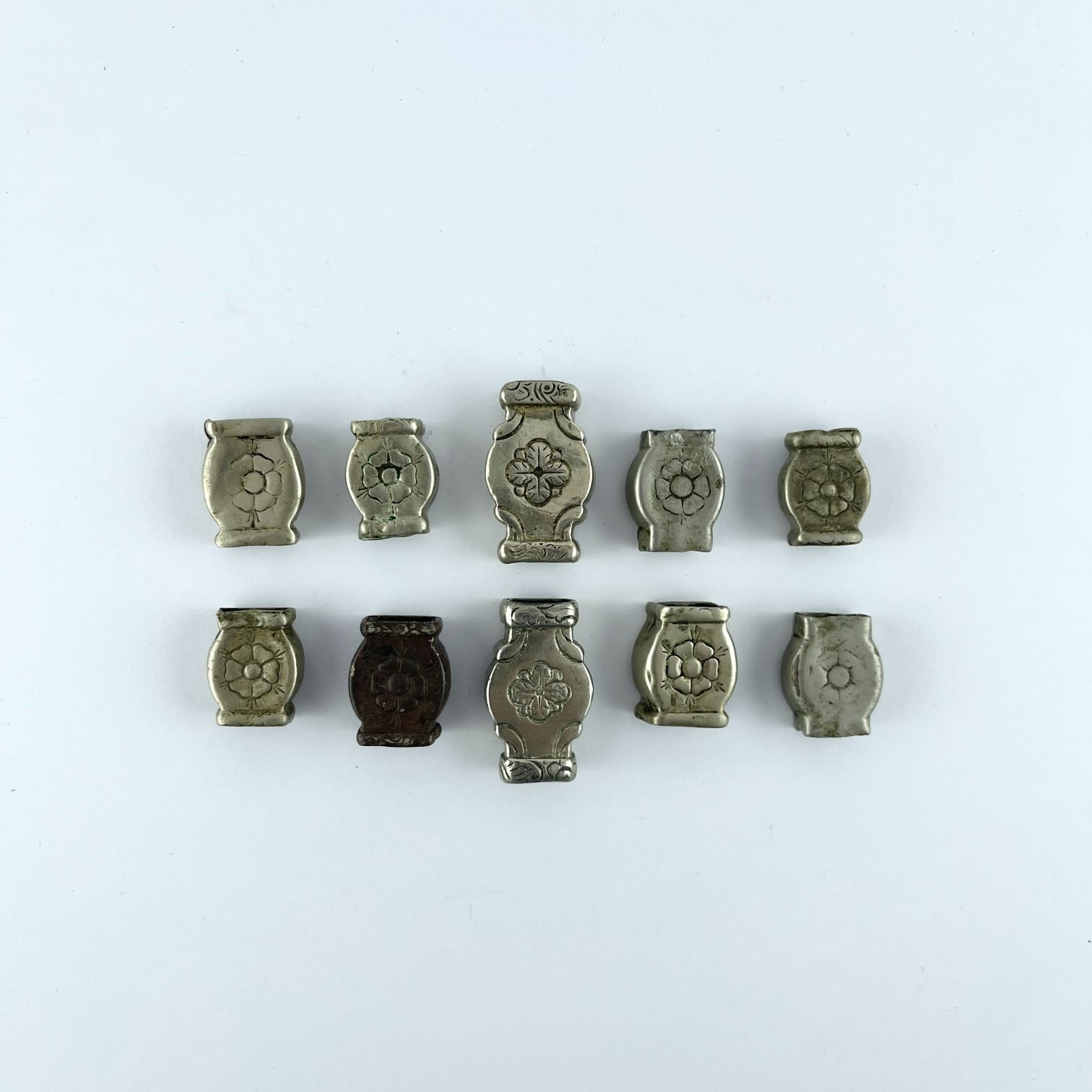 Conjunto de diez pasadores en metal