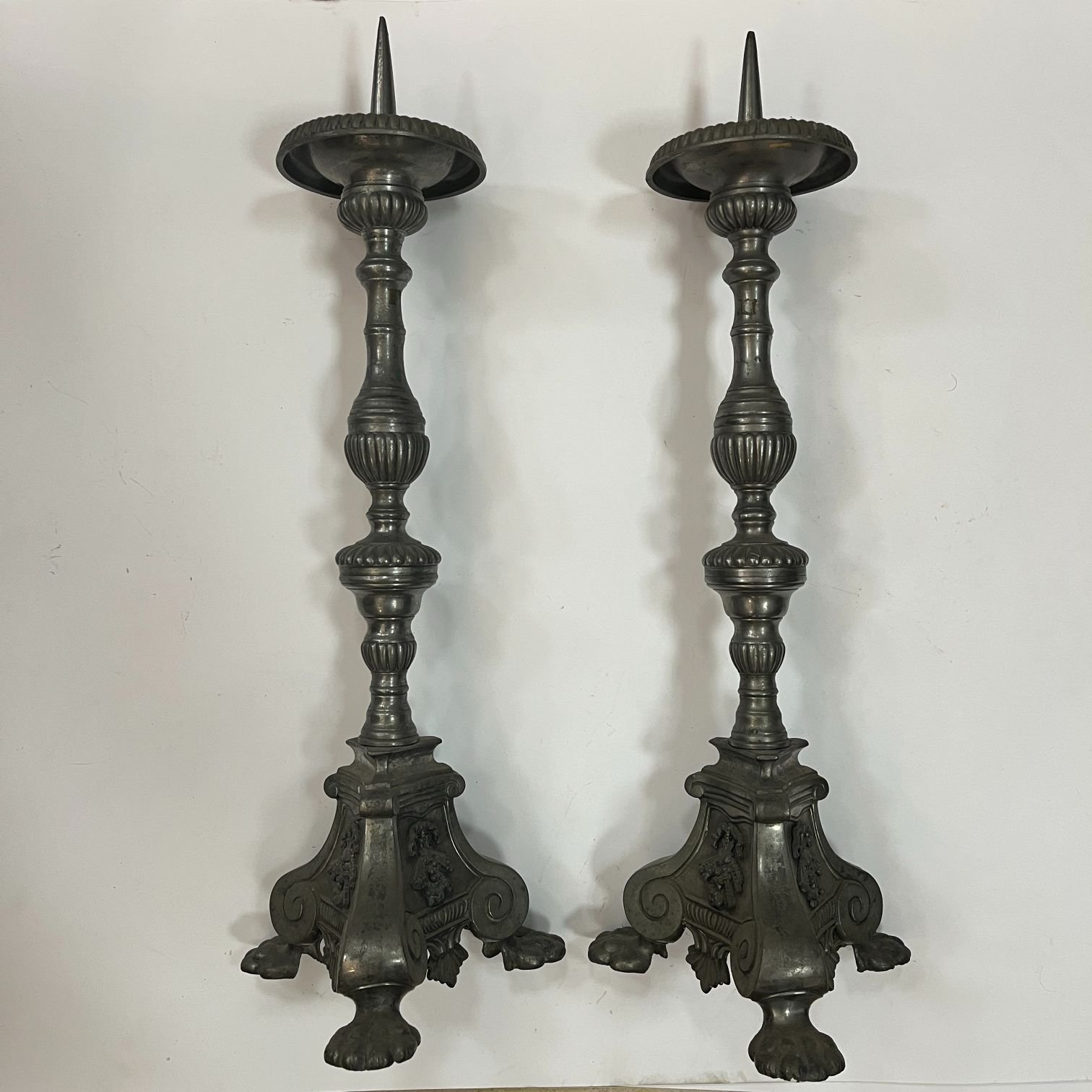 Par de candeleros en peltre