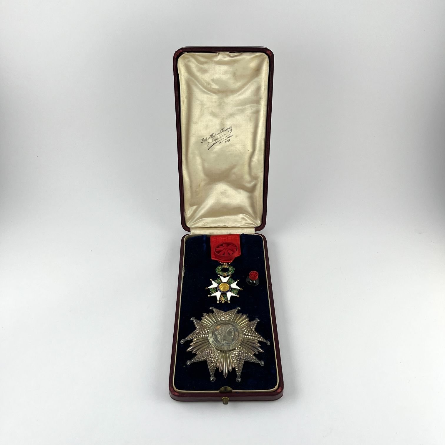 Orden Nacional de la Legión de Honor perteneciente a José Batlle y Ordóñez - Imagen 2