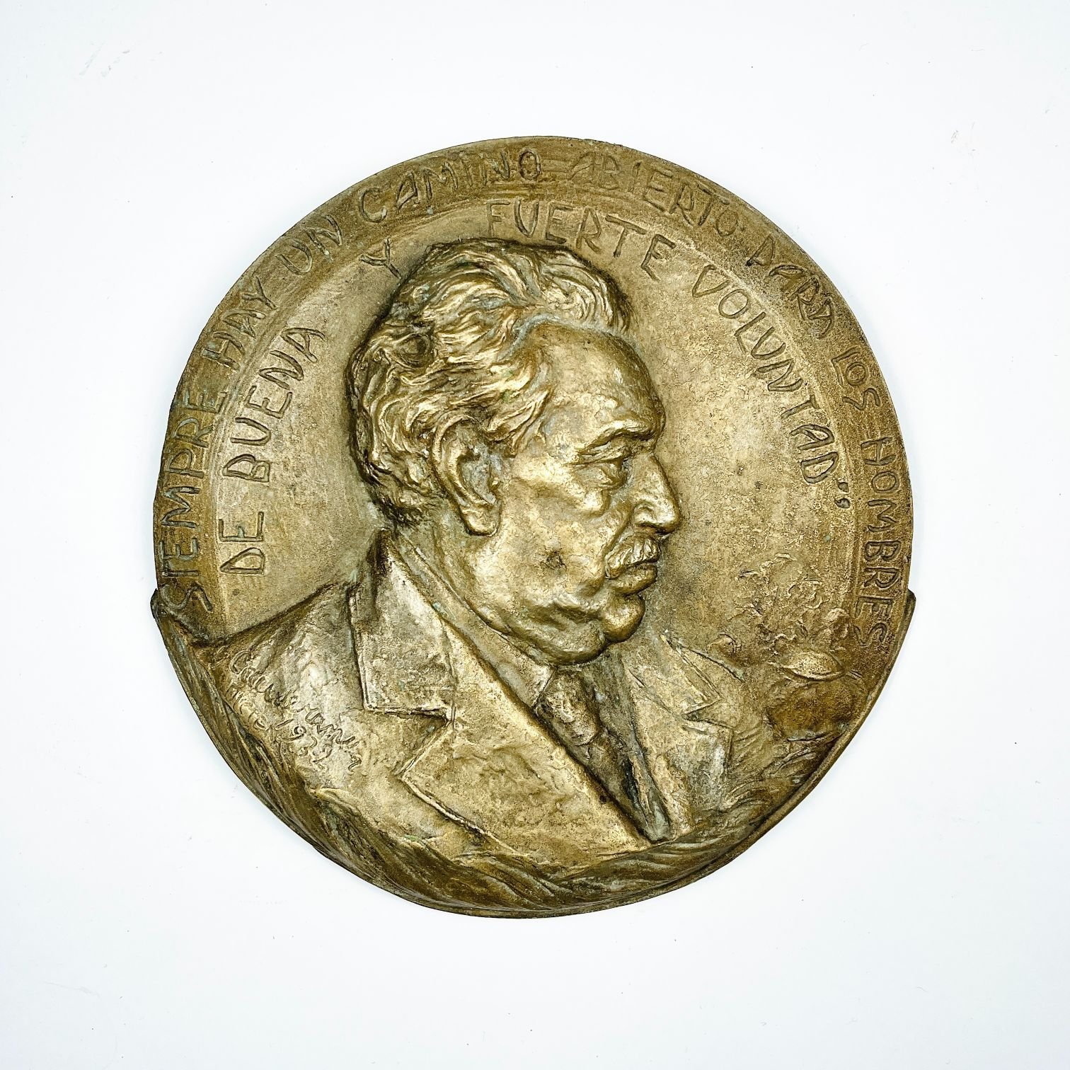 Placa en bronce. "José Batlle y Ordóñez"