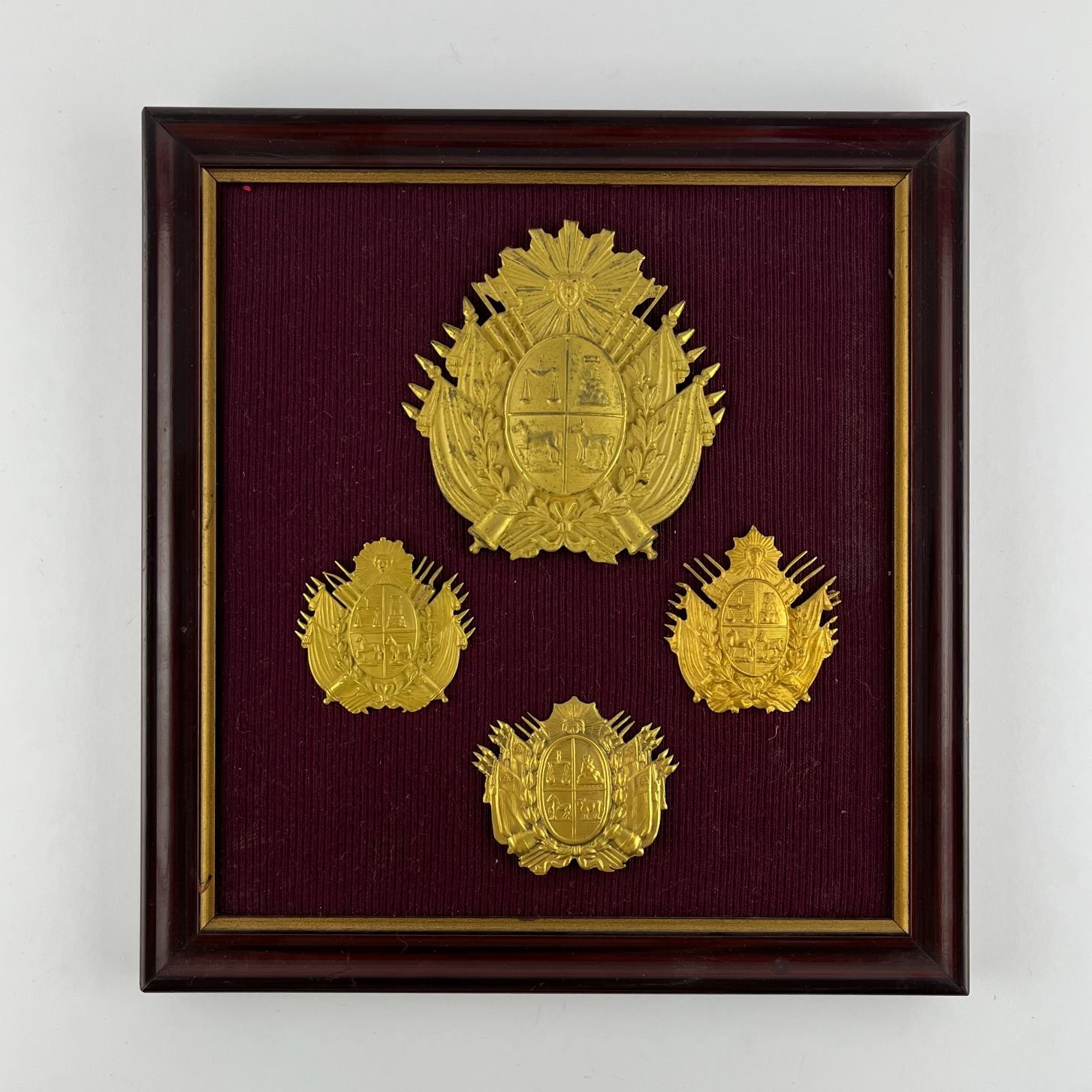 Cuatro escudos de armas uruguayos