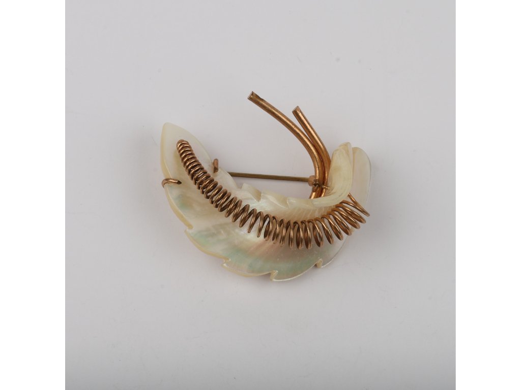 Prendedor madreperla y oro