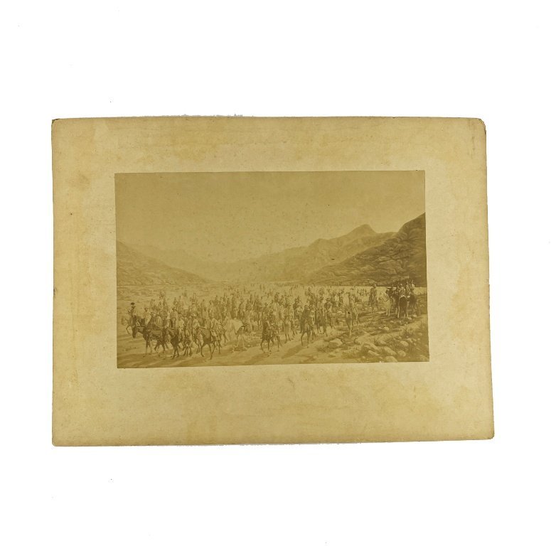 NICANOR BLANES / FOTÓGRAFO NO IDENTIFICADO. 
“Conducción del cadáver de Lavalle en la quebrada de Humahuaca”. Circa 1889.