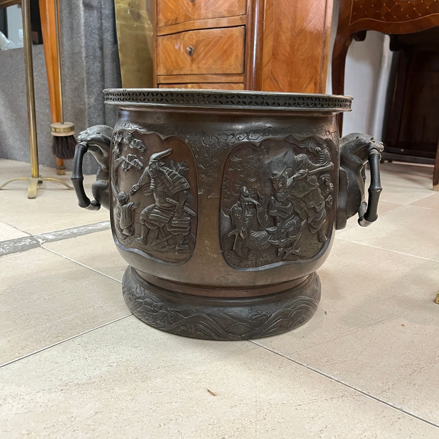 Macetero japonés en bronce