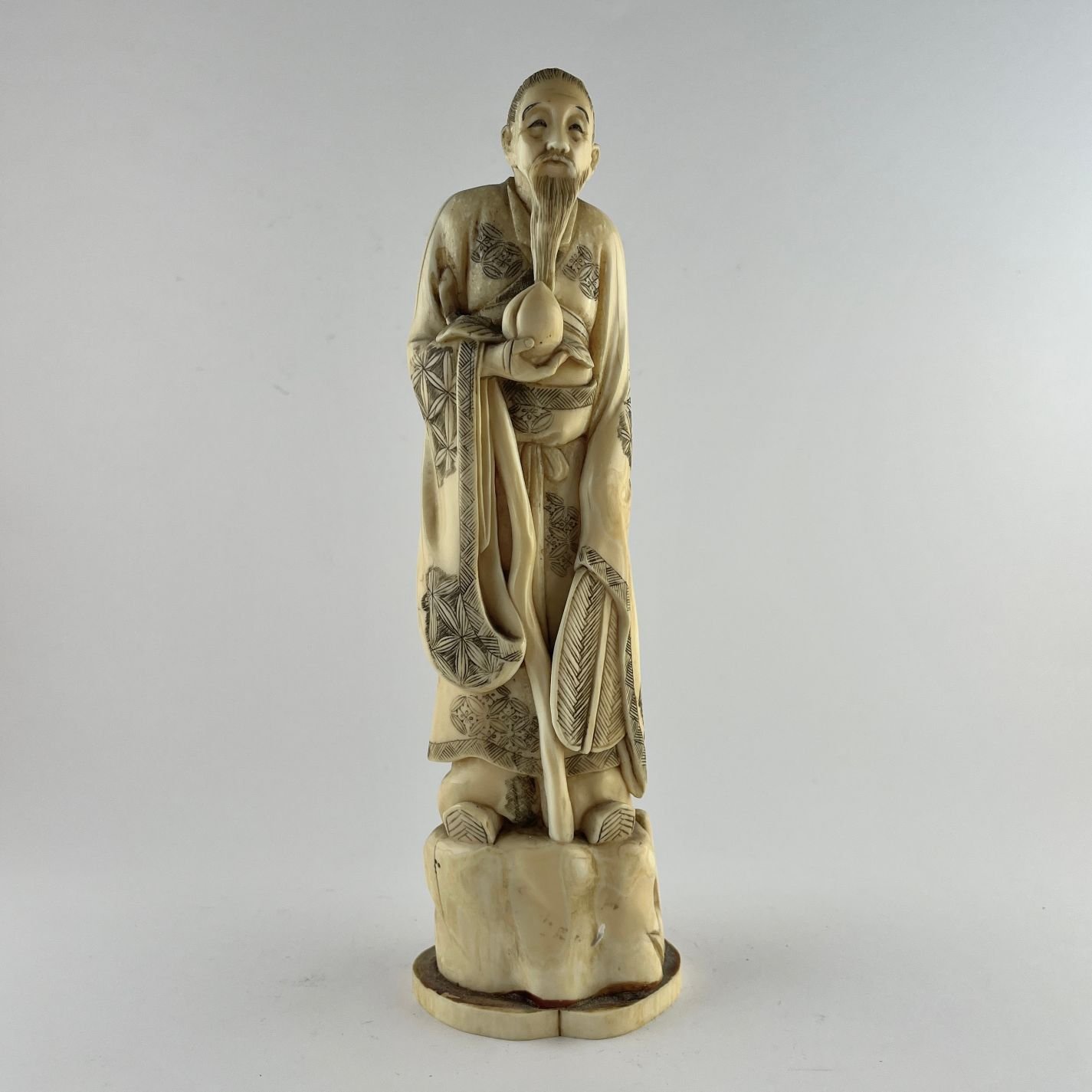 Escultura japonesa en marfil