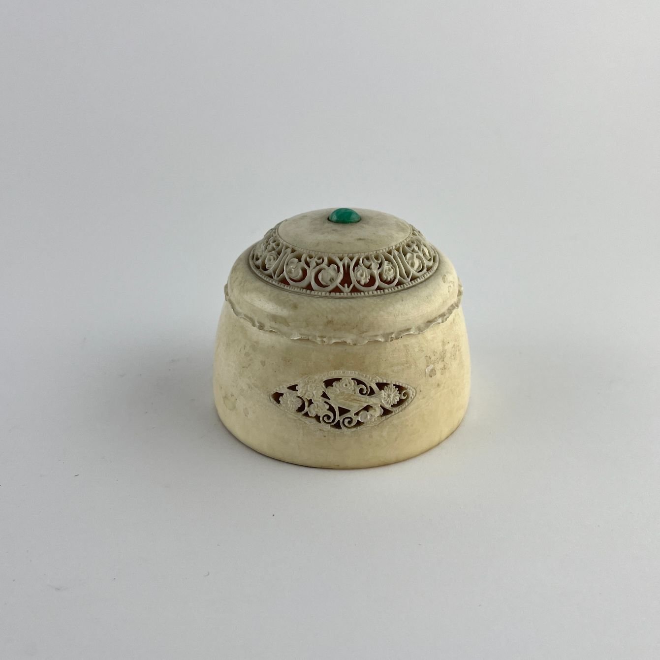 Caja china en marfil