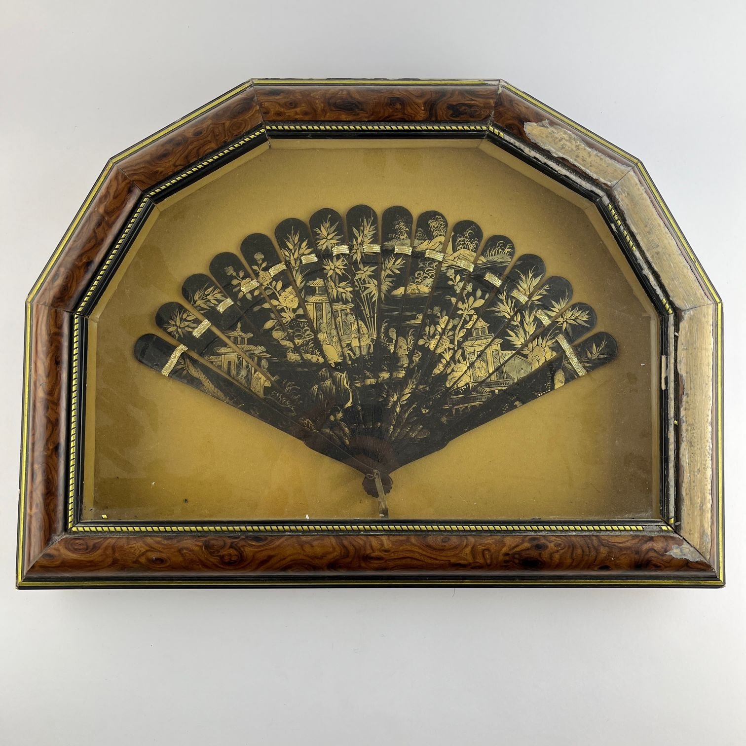 Abanico chino en madera y esmalte