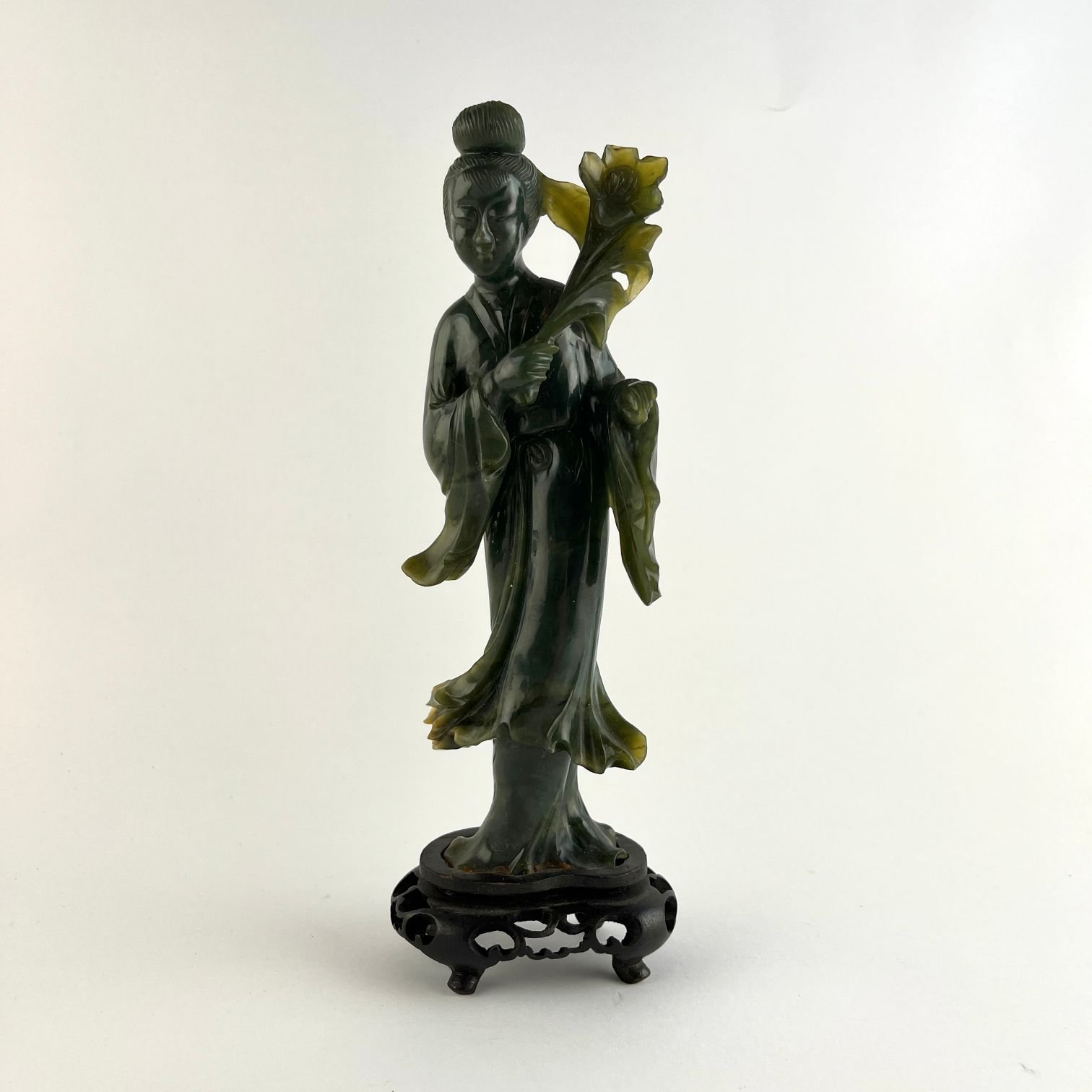 Escultura china en jade espinaca