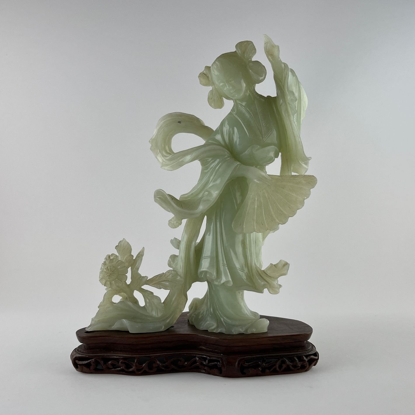 Escultura china en jade celadón