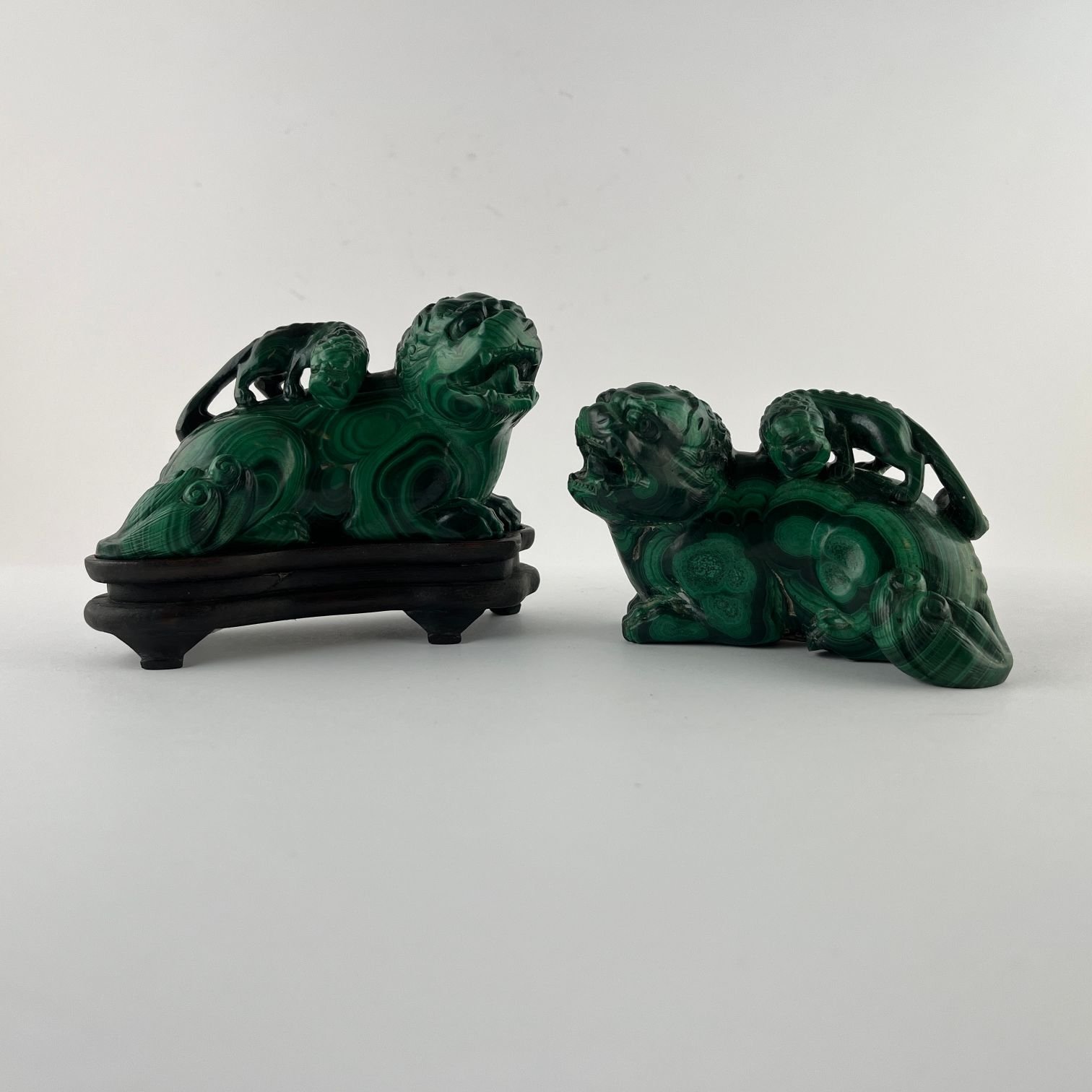 Par de esculturas chinas en malaquita