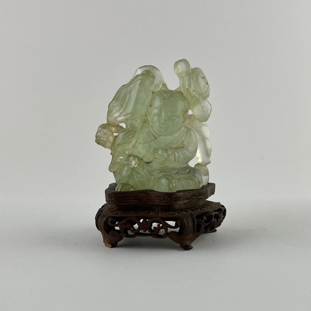 Escultura china en raíz de esmeralda