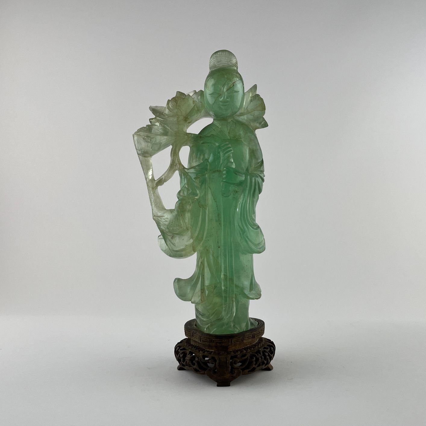 Escultura china en raíz de esmeralda