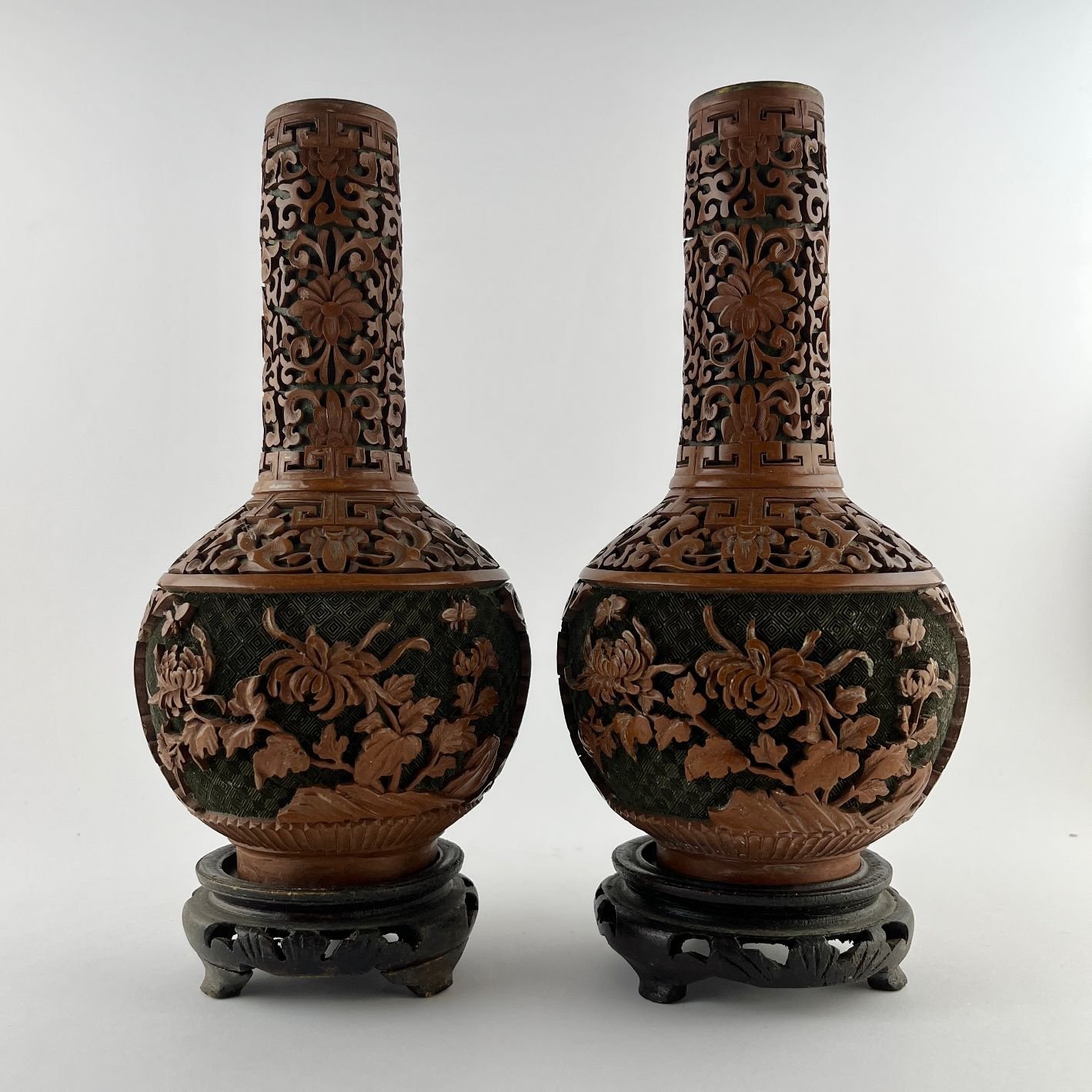 Par de jarrones chinos en laca cinabrio