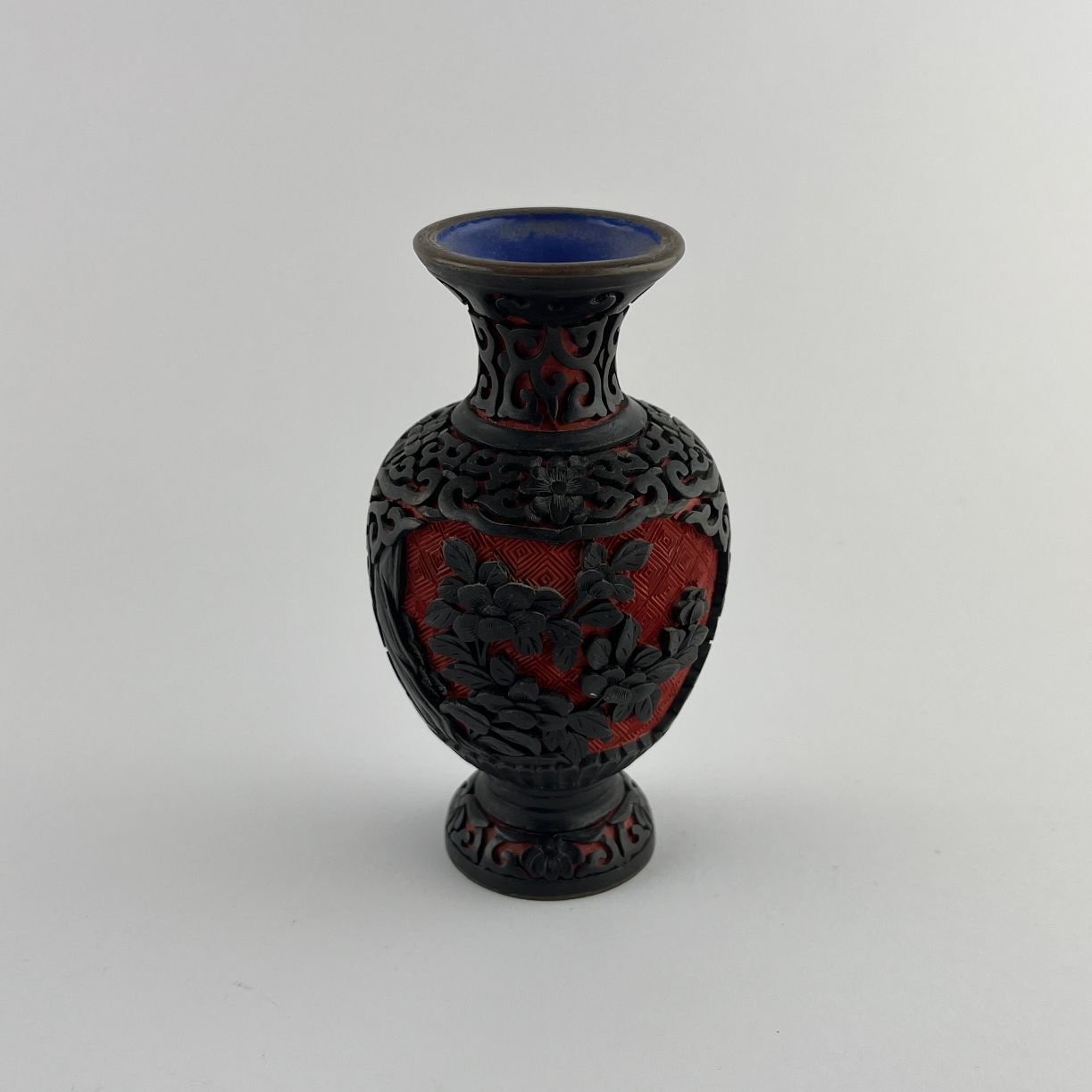 Jarrón chino en laca cinabrio