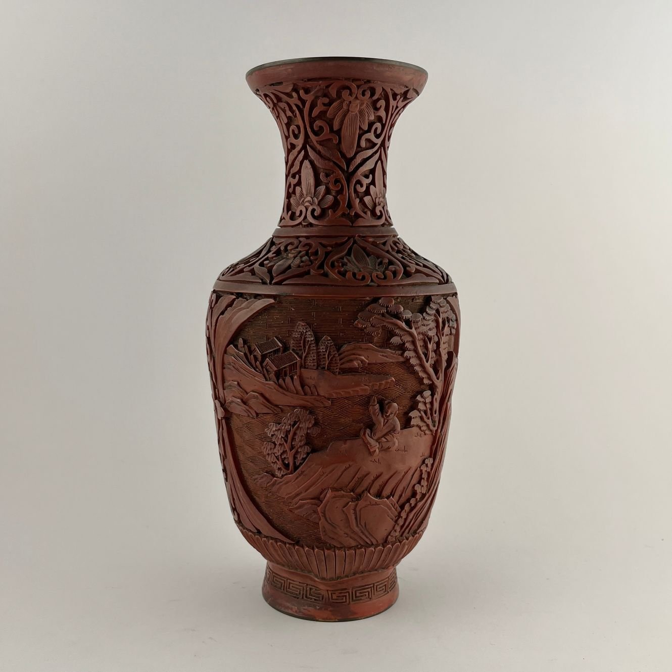 Jarrón chino en laca cinabrio