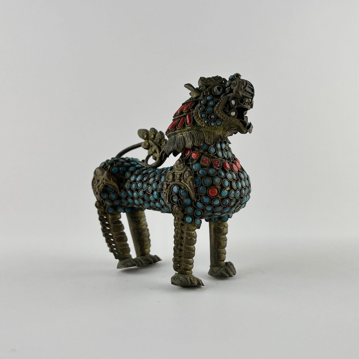 Escultura china en latón