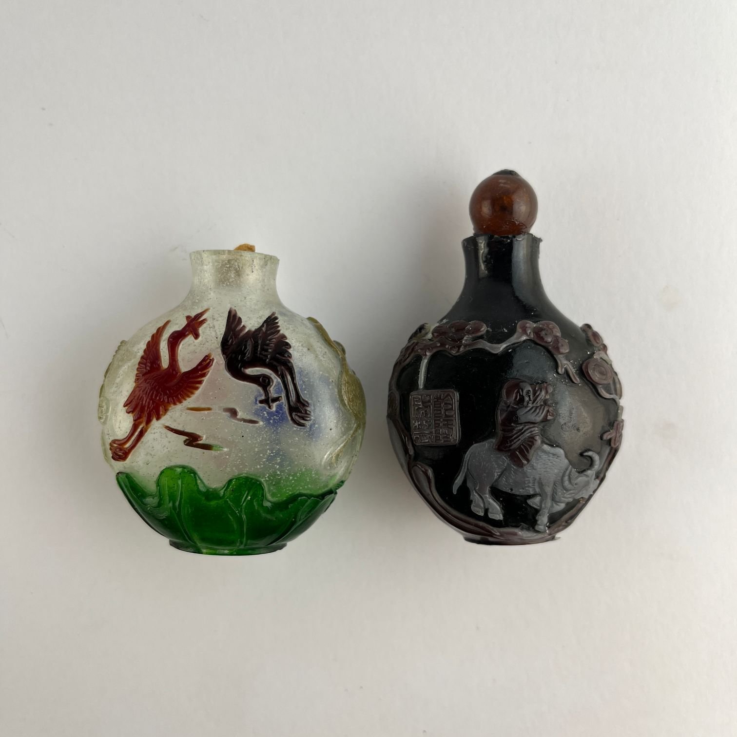Dos snuff bottles chinas en vidrio