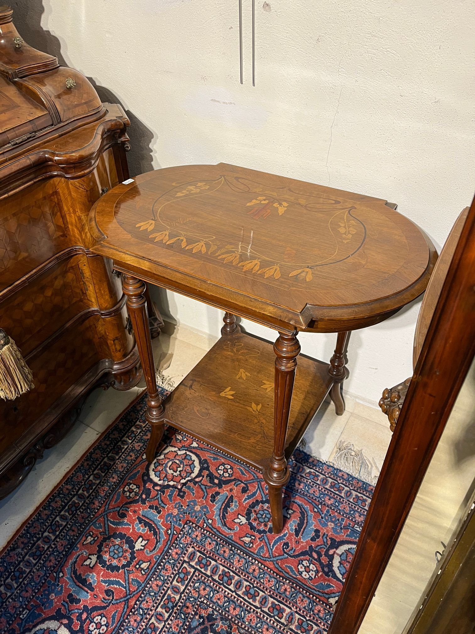 Mesa auxiliar art nouveau