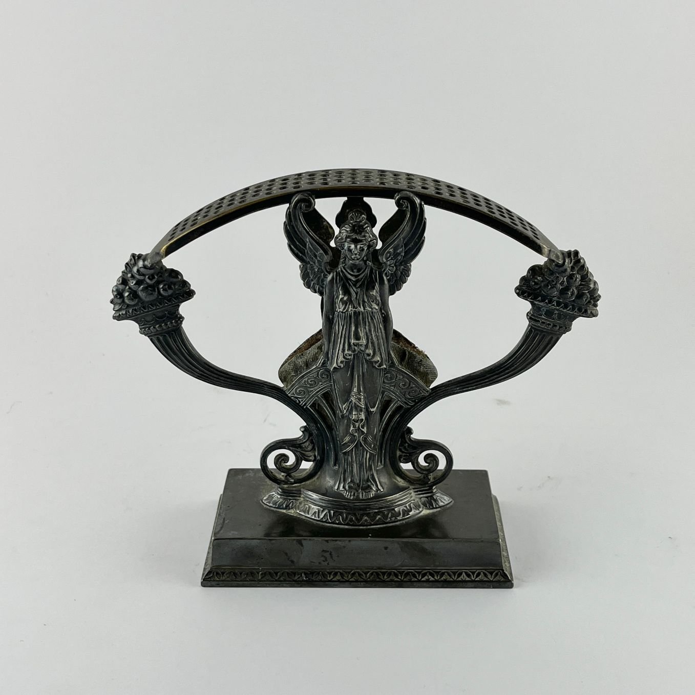 Soporte para agujas art nouveau