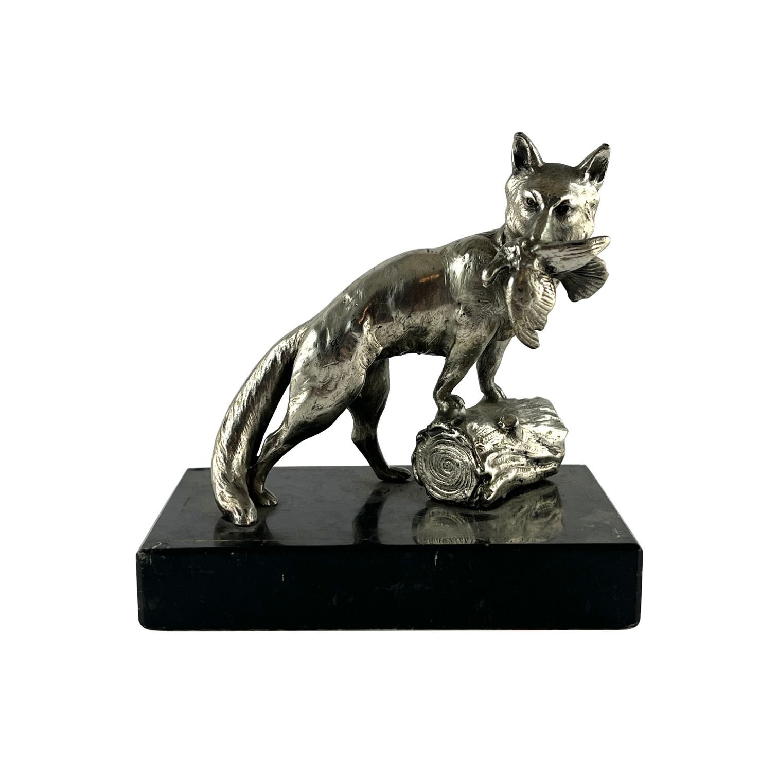 Escultura en metal plateado