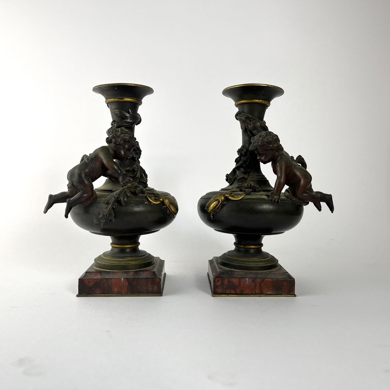 Par de violeteros en bronce