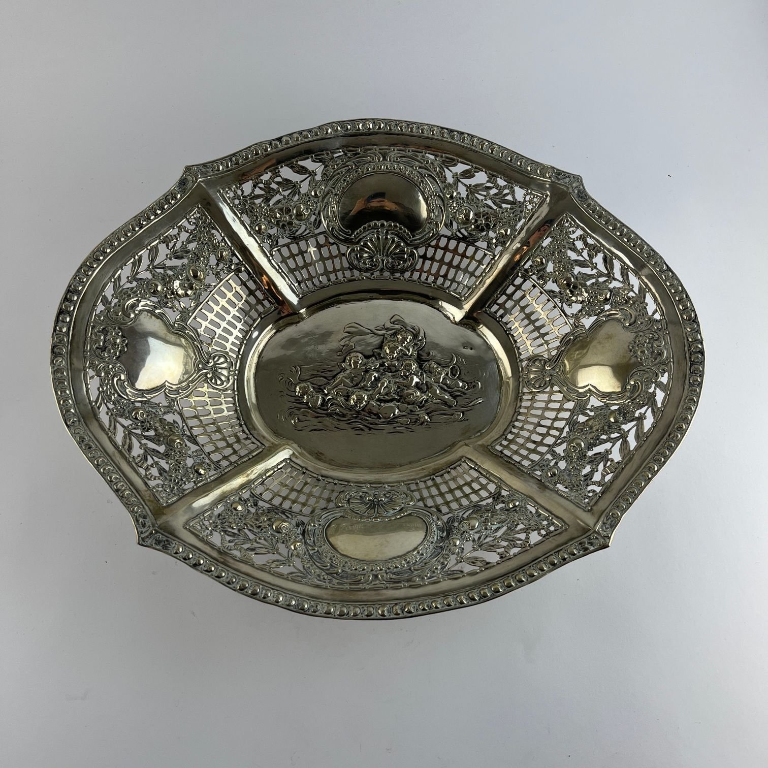 Centro de mesa alemán en plata