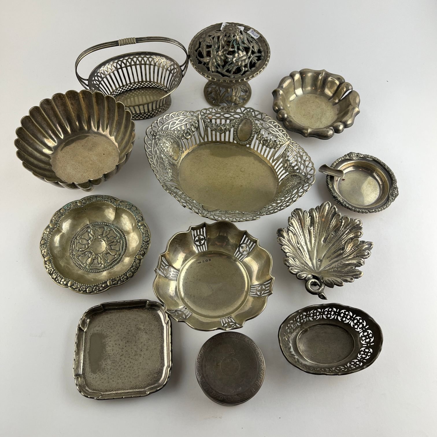 Doce piezas en plata