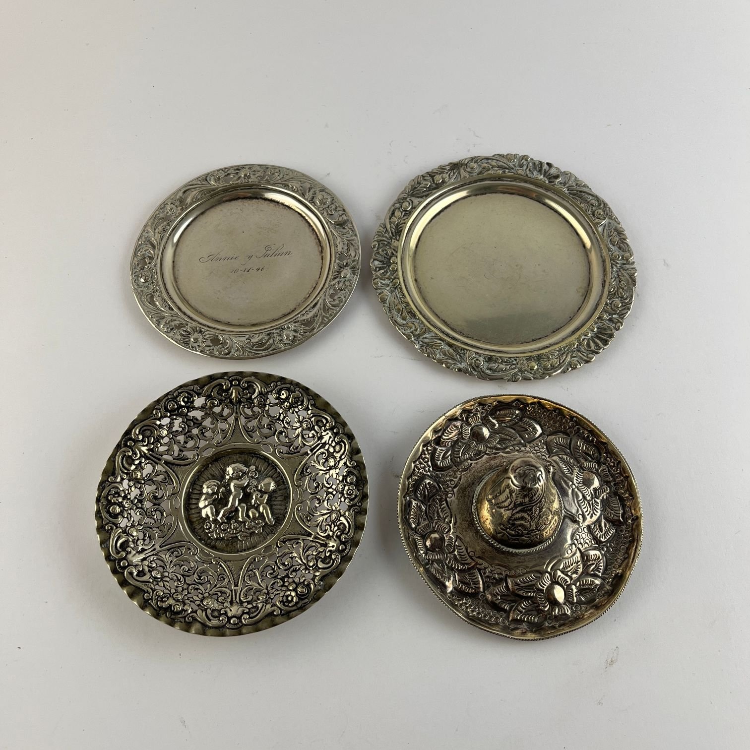 Cuatro piezas en plata